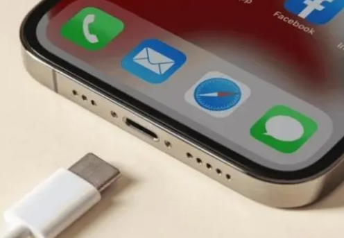 东阁镇苹果15维修分享iPhone15改USB-C接口后能和安卓用户互借充电器吗 